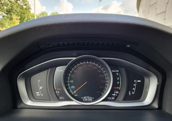 Volvo V60 cena 49400 przebieg: 226000, rok produkcji 2016 z Stąporków małe 301